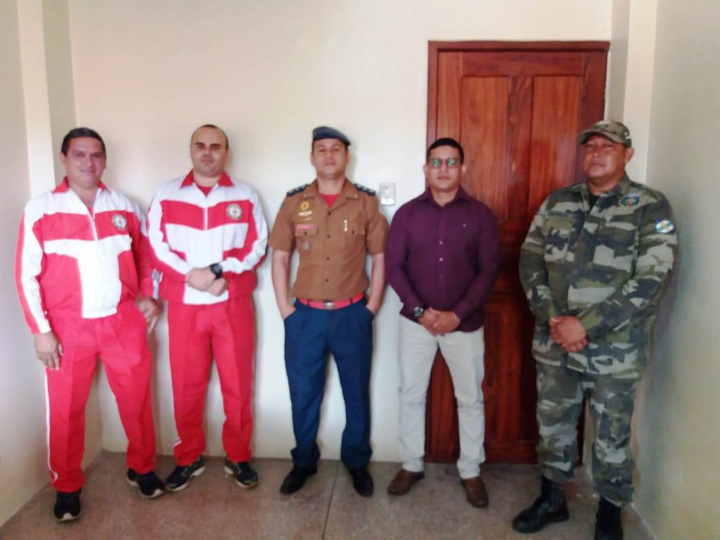 Prefeitura de Laranjal do Jari e corpo de bombeiros reúnem para discutir termo de cooperação técnica.